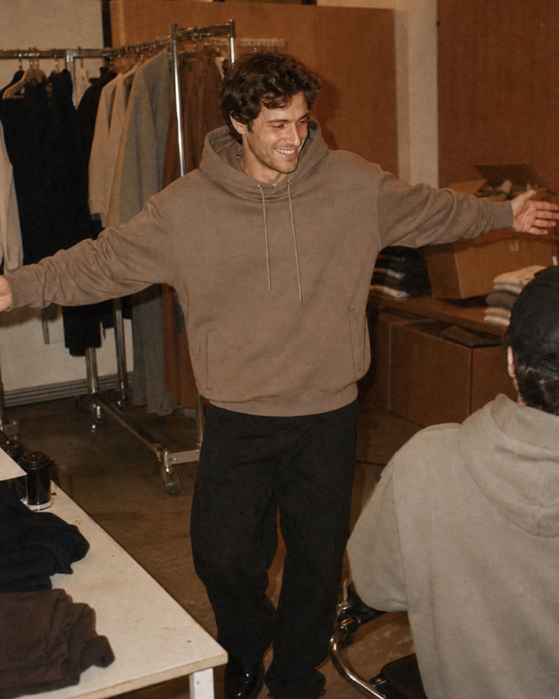 Backstage influencer wearing the dune-hoodie